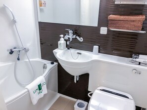 Twin Room, Non Smoking | Bathroom