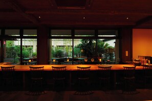 Lobby-lounge