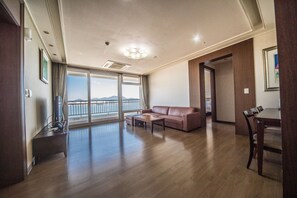 Green 40PY (General View, Randomly assigned bed or Ondol upon Check-in) | 客房景观