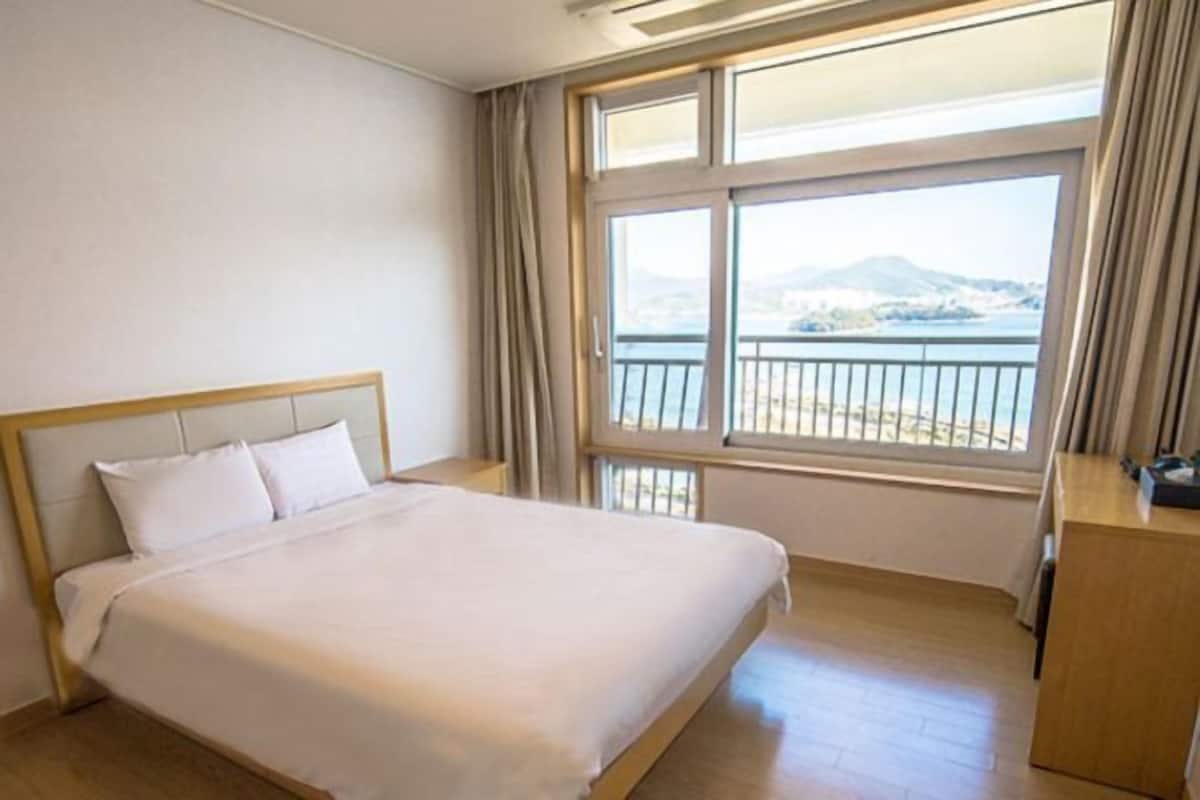 1 bedroom, individually decorated, blackout curtains, soundproofing