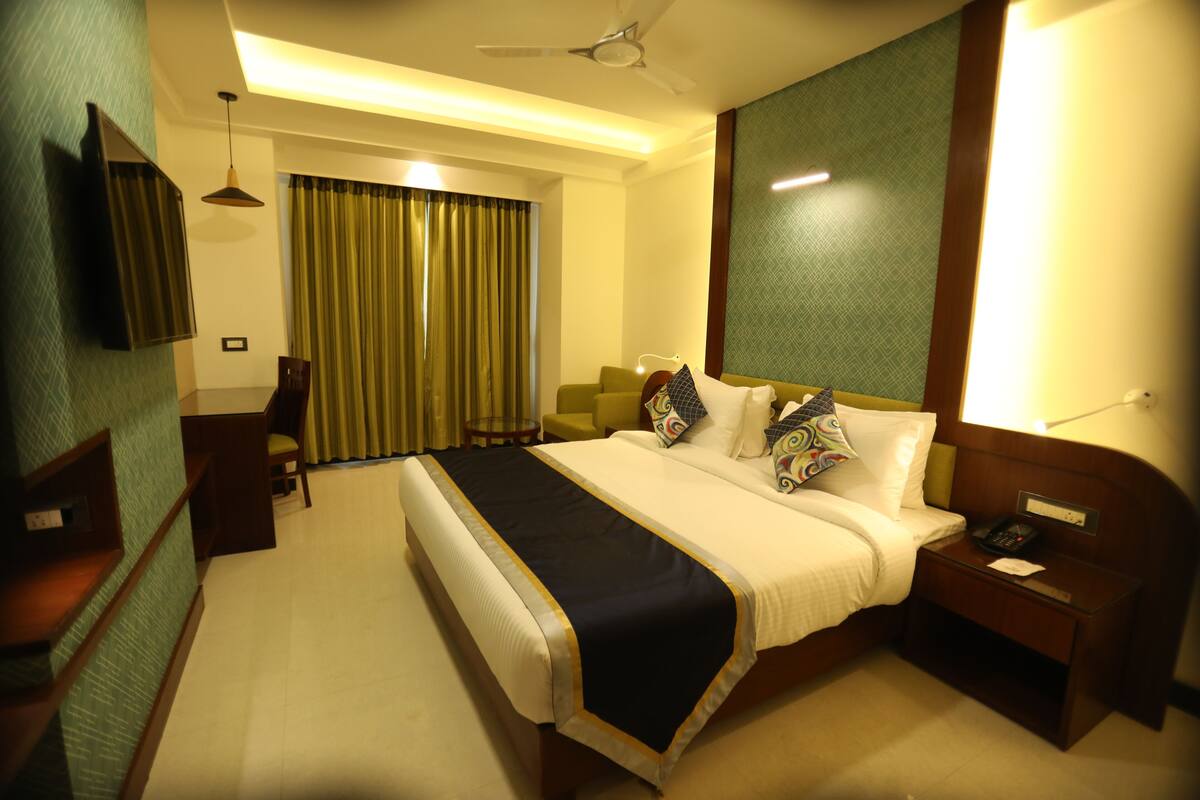 Premium Double Room | Egyptian cotton sheets, premium bedding, down comforters