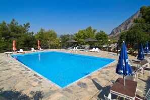 Sezonluk açık havuz