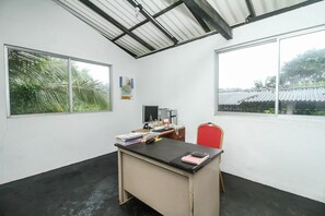 ฝ่ายต้อนรับ