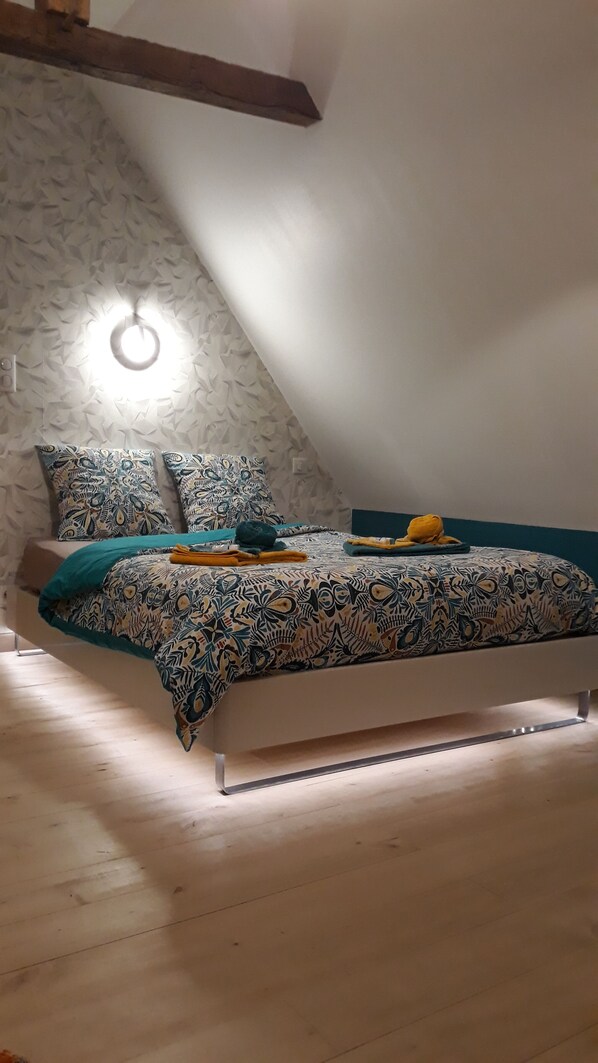 1 bedroom, desk, travel cot, free WiFi