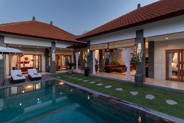 Outdoor pool - Villa Four Elements (Canggu)