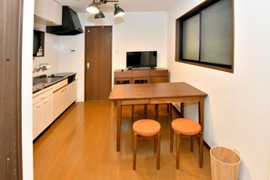 Two-Bedroom Apartment | In-room dining - Guest House Osaka Haginochaya (Osaka)