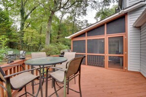 Private Deck - Modern Home w/ Yard + Deck, 1 Mi to Clemson U! (Clemson)
