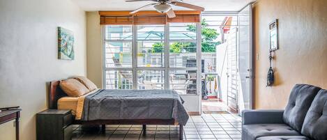 デスク、アイロン / アイロン台、WiFi (無料)、ベッドシーツ