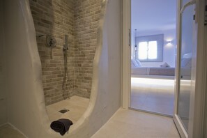 Deluxe Double Room | Bathroom | Shower, free toiletries, hair dryer, towels - Nida Mykonos (Mykonos)