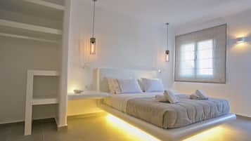 Quarto casal luxo | Cofres nos quartos, escrivaninha, quartos à prova de som