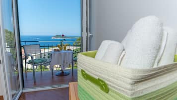 Appartement, 1 chambre, balcon, vue mer | Literie de qualité supérieure, couette en duvet d'oie