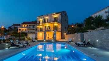 Mặt tiền nơi lưu trú