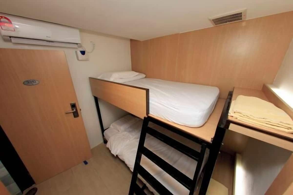 WiFi (free), bed sheets