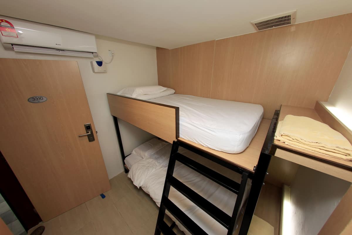 Twin Room | WiFi (free), bed sheets