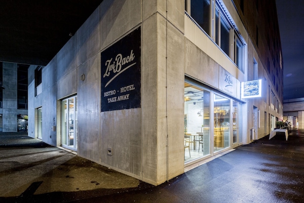 Fassade der Unterkunft – Abend/Nacht