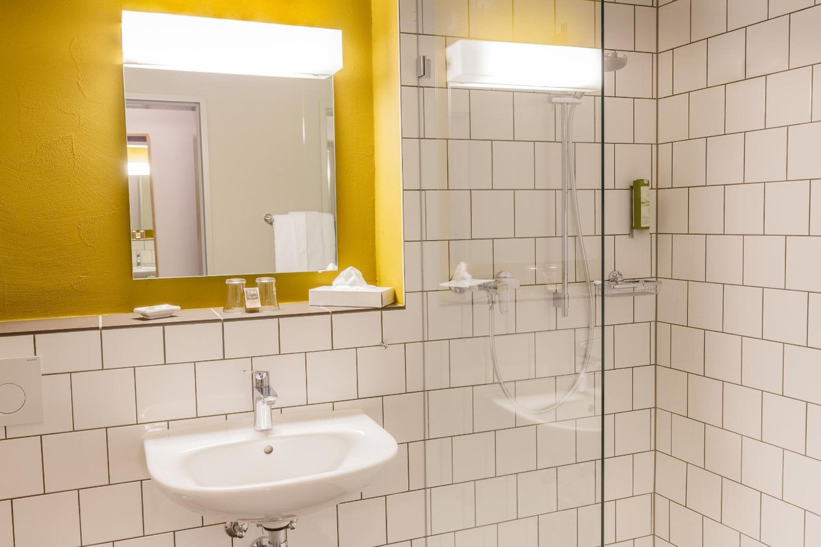 basic double room | bathroom | free toiletries, hair dryer, towels