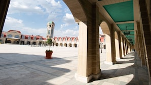 An open courtyard with a series of arches and a tiled floor. - Saat Meydani Hotel (Nakhchivan)