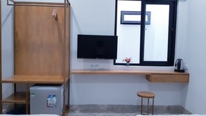 Habitación con 2 camas individuales | Minibar, escritorio, espacio para trabajar con un portátil y wifi gratis