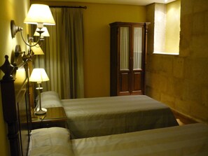 Phòng | Truy cập Internet không dây miễn phí, bộ trải giường 