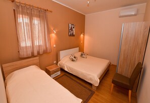 3 chambres, fer et planche à repasser, Wi-Fi, draps fournis