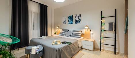 Ropa de cama de alta calidad, cubrecamas y escritorio