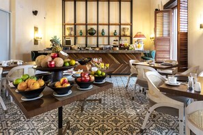 Tägliches inbegriffenes Frühstücksbuffet