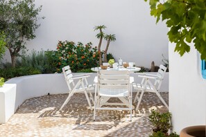 Outdoor dining - Altea Old Town, close to the beach and with your own private patio (Altea)