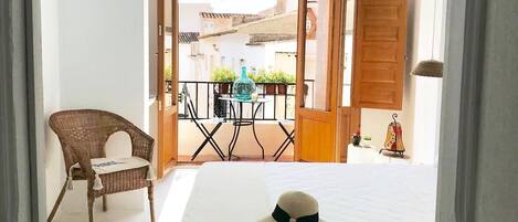 2 Schlafzimmer, Schreibtisch, Bügeleisen/Bügelbrett, Reisekinderbett