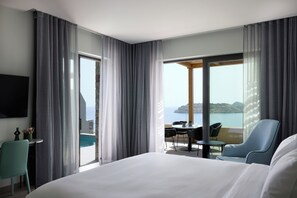 Executive Suite with Private Pool - Sea View | Roupas de cama premium, camas Select Comfort, frigobar