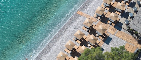 Beach nearby, free beach shuttle, sun loungers, beach umbrellas