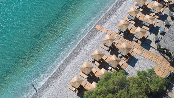 Beach nearby, free beach shuttle, sun loungers, beach umbrellas