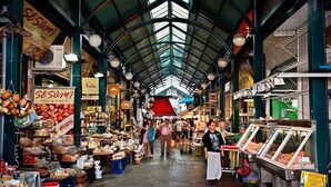 An indoor market with various food stalls and a high, arched ceiling. - Zennova 9 City Center Pearl (Thessaloniki)