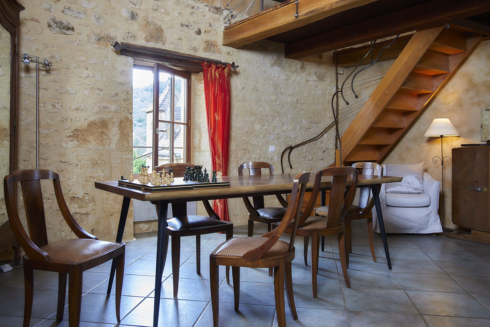 Penthouse Deluxe | Khu phòng khách | Đồ chơi, sách 