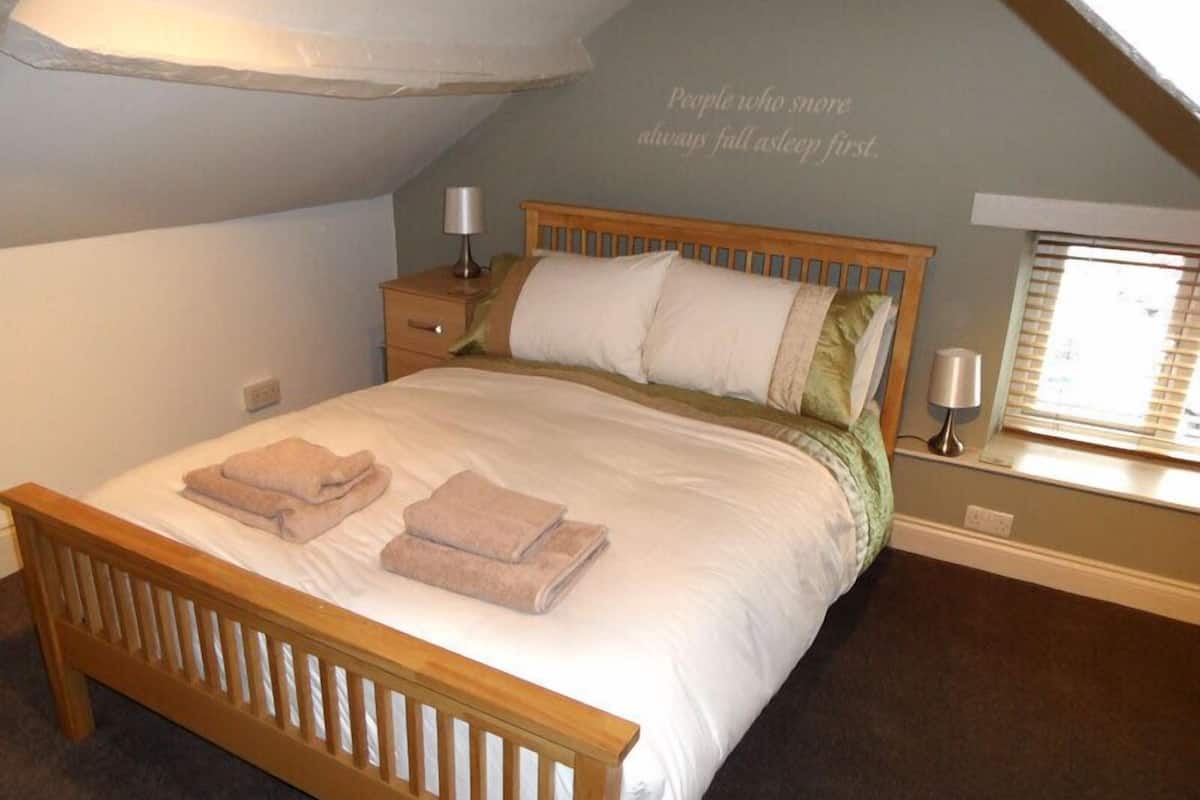 Double Room | Iron/ironing board (on request), WiFi (free), individually decorated