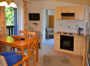 Comfort Apartment, 2 Bedrooms (Bellevue - Single Bed: 0,90x 1,80m) | In-room dining