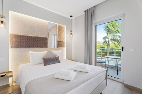 Deluxe-Apartment (White) | Betten mit Memory-Foam-Matratzen, Zimmersafe, Schreibtisch. Frunze Luxury Apartments