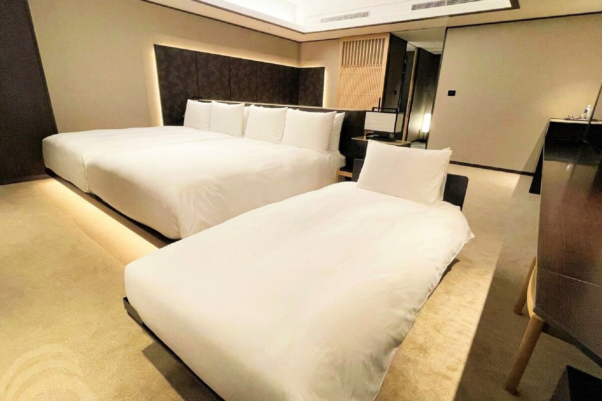 Suite Triple Room