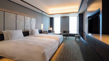 Luxe beddengoed, pillowtop-bedden, een minibar, een kluis op de kamer