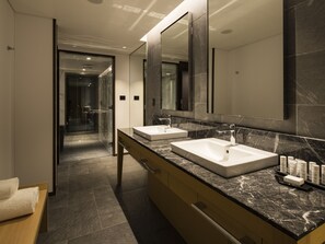 Portom Suite Room | Bathroom | Separate tub and shower, free toiletries, hair dryer, bathrobes