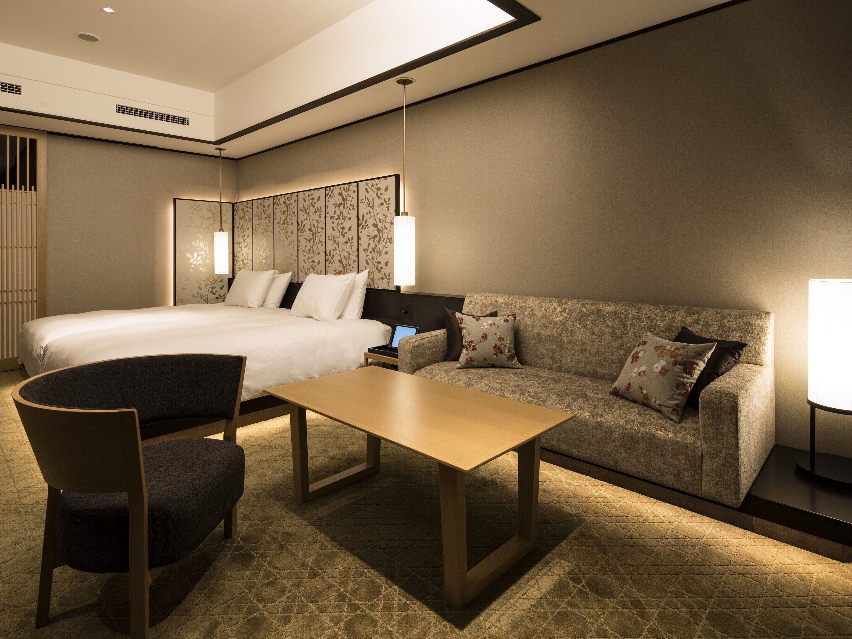superior twin room, non smoking | premium bedding, pillow-top beds, minibar, in-room safe