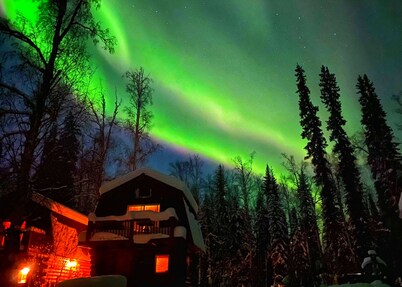 LOG CABIN on the beautiful Chena River! Sleeps 4* AURORA viewing