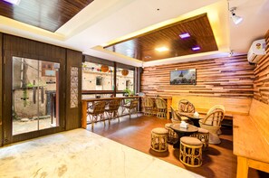 Lobby sitting area - Hotel Livin Kathmandu (Kathmandu)