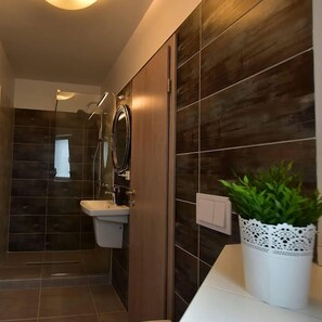 Bathroom - Green Wood Residence (Ghiroda)
