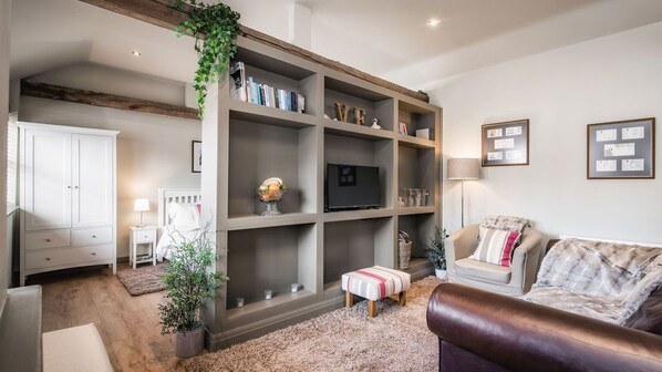 The Old Tractor Shed | Living area | 32-inch flat-screen TV with digital channels, TV, Netflix - Village Farm Cottages. (Driffield)