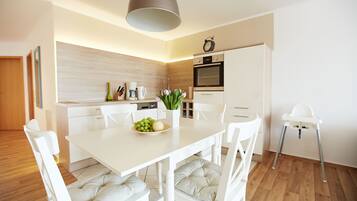 Comfort-Apartment (Nordstrand, incl. cleaning fee) | Eigene Küche | Großer Kühlschrank, Ofen, Herdplatte, Geschirrspüler
