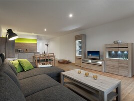 Comfort Apartment (Südstrand, incl. cleaning fee) | Living area | TV, offices