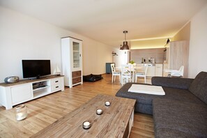 Comfort Apartment (Nordstrand, incl. cleaning fee) | Living area | TV, offices