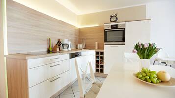 Apartemen Comfort (Nordstrand, incl. cleaning fee) | Dapur pribadi | Lemari es besar, oven, kompor, dan mesin pencuci piring