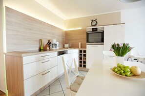 Comfort Apartment (Nordstrand, incl. cleaning fee) | Private kitchen | Full-sized fridge, oven, stovetop, dishwasher