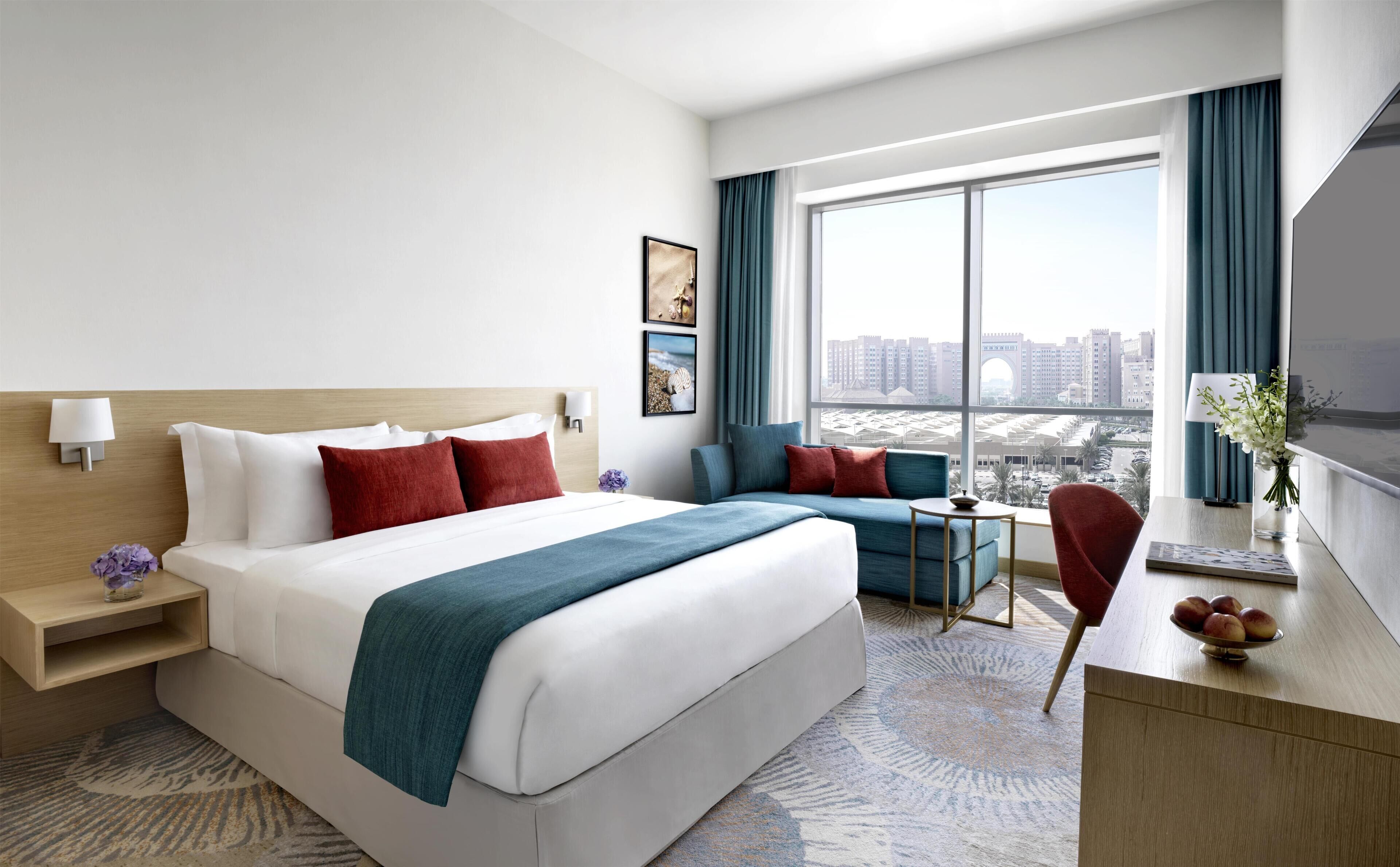 Bar mini, peti besi dalam bilik, dihias secara berasingan 